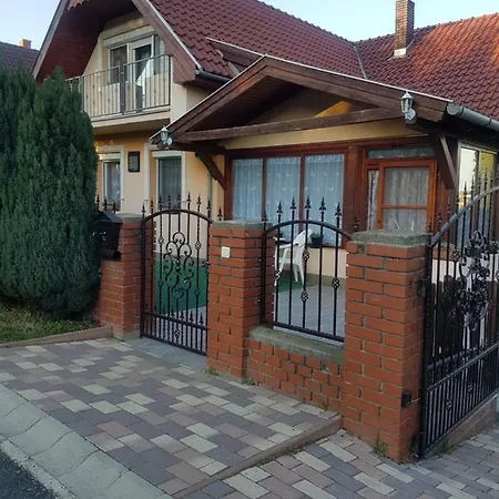 Tiffany Apartman *